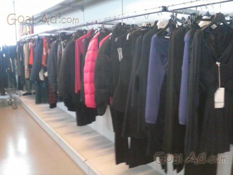 cerco abbigliamento firmato a stock cerco abbigliamento firmato a stock